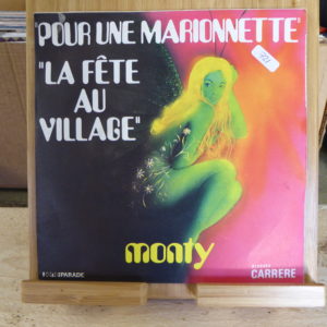 Pour une marionnette - La fête au village